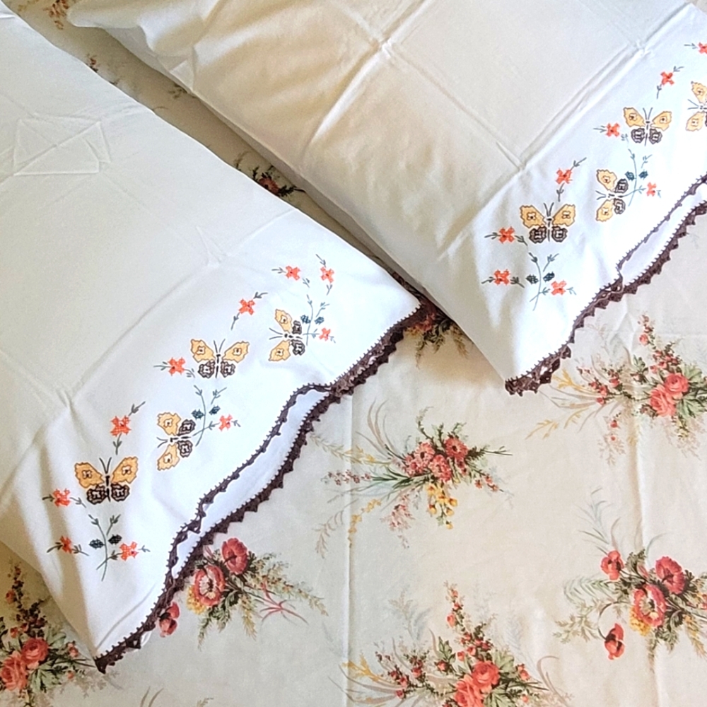 VINTAGE DBL Sz Top Sheet By Sears Roebuck & Co. W/ 2 Embroidered Cases